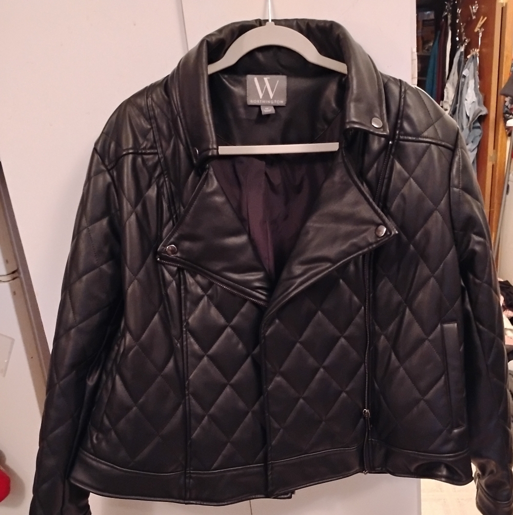Womens Elegant Black Quilted Leather Jacket NEW